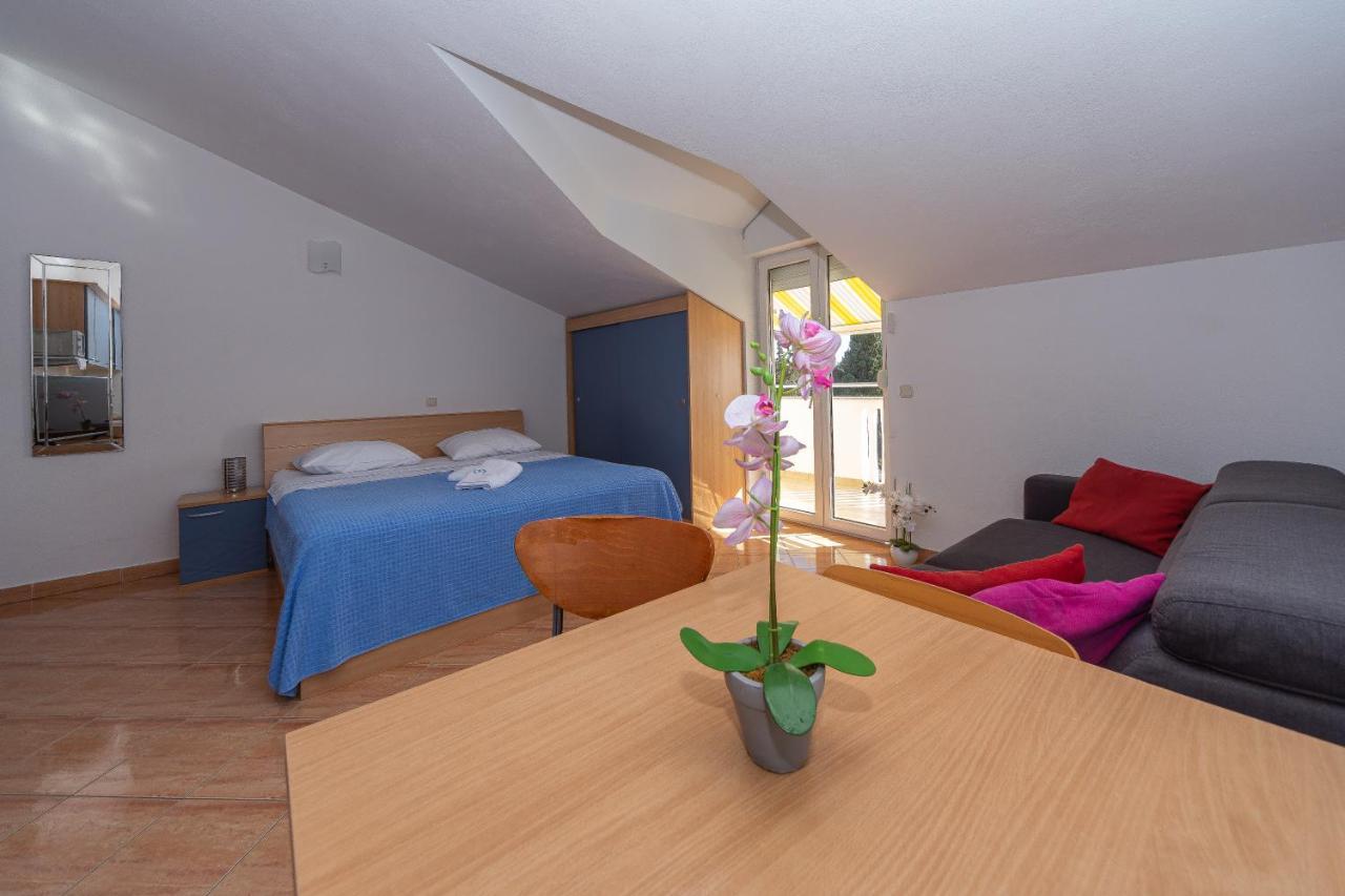 Apartments Dalmata Biograd Na Moru Exterior photo