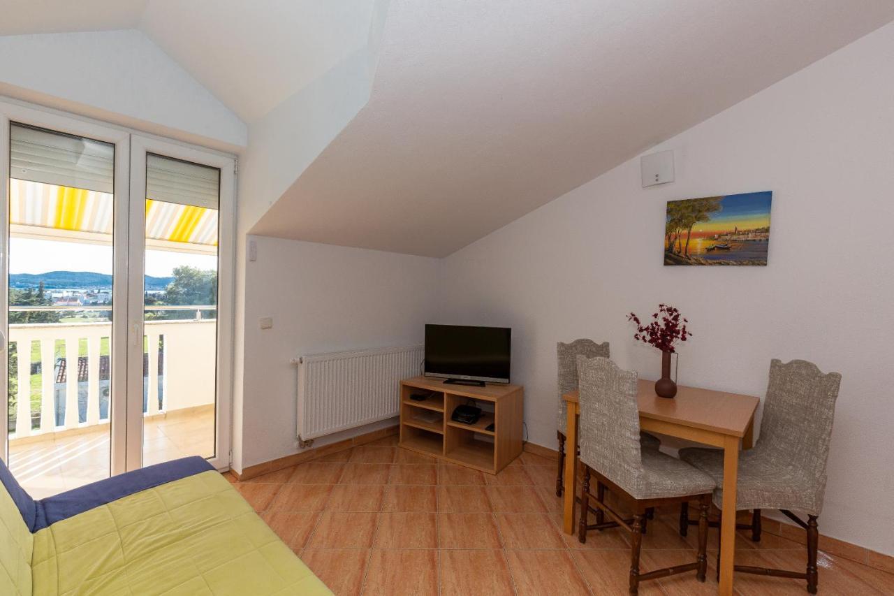 Apartments Dalmata Biograd Na Moru Exterior photo
